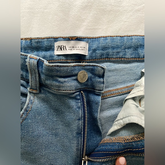 ZARA MEDIUM WASH JEANS - Picture 3 of 3